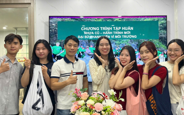 Improving knowledge about plastic waste and communications skills for Environmental Youth Ambassadors.